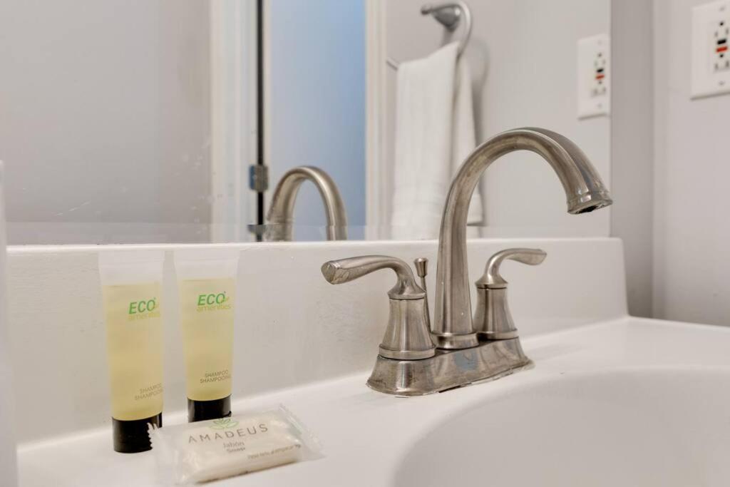 Lovely 2 Bdr Condo With Balcony 2M To Broadway Nashville Extérieur photo